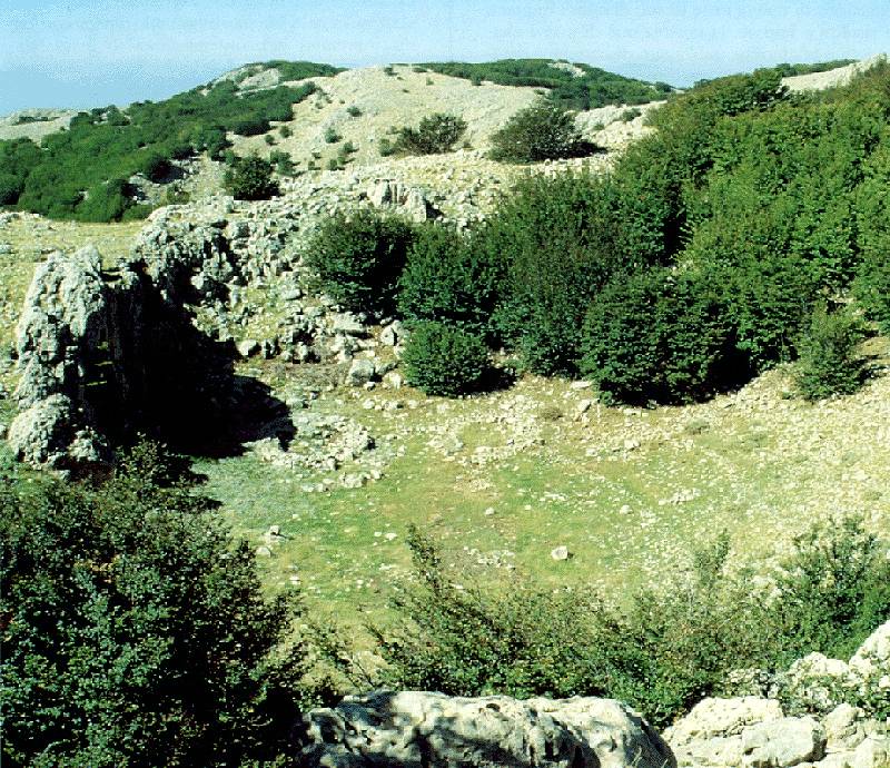 Dolina nel gruppo montuoso di Pizzo Carbonara (mt. 1979)