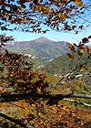 La valle del Secchia e sullo sfondo il Monte Ventasso