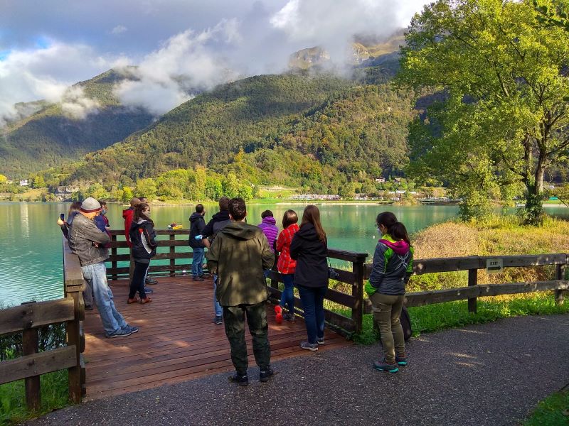 1_studenti presso Lago di Ledro (ph. Chiara Fedrigotti)
