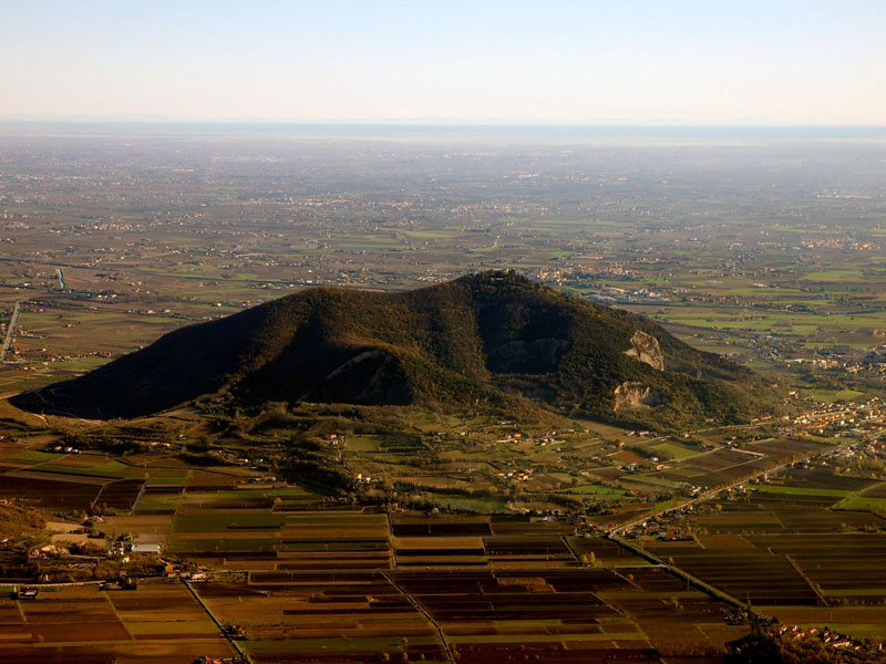 N. 6 - Sentier du Mont Ricco et Mont Castello