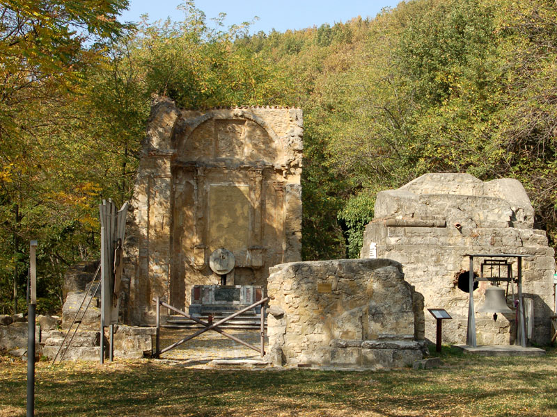 Les ruines de l'église de Casaglia