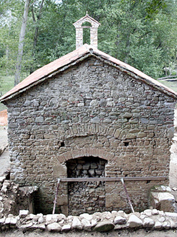 Grumento Nova: Rückseite der Kapelle vom Heiligen Laverio