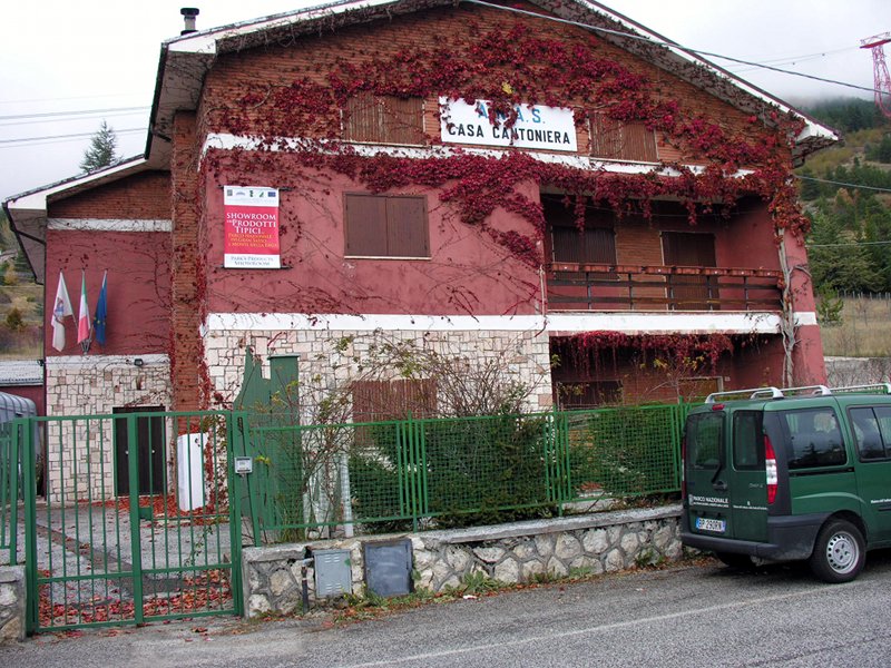 Besucherzentrum und Show Room der einheimischen Produkte aus Fonte Cerreto di Assergi (AQ)