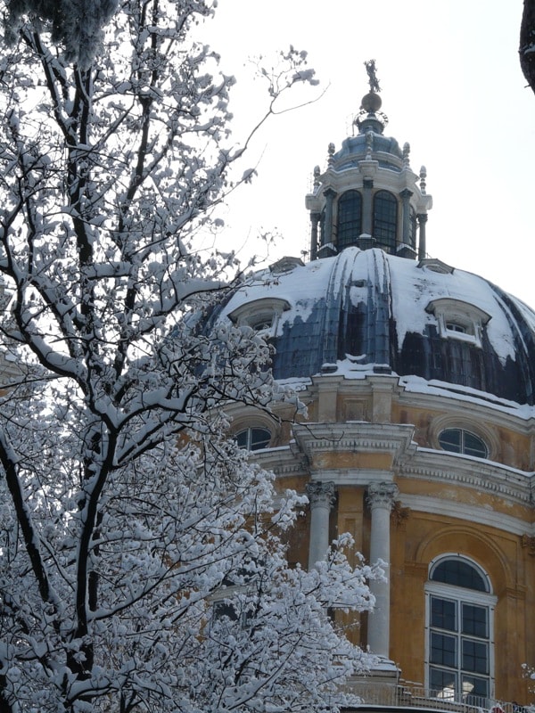 Neve sulla cupola della basilica di Superga